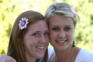 teenage-girls-with-flowers-in-hair-1429712